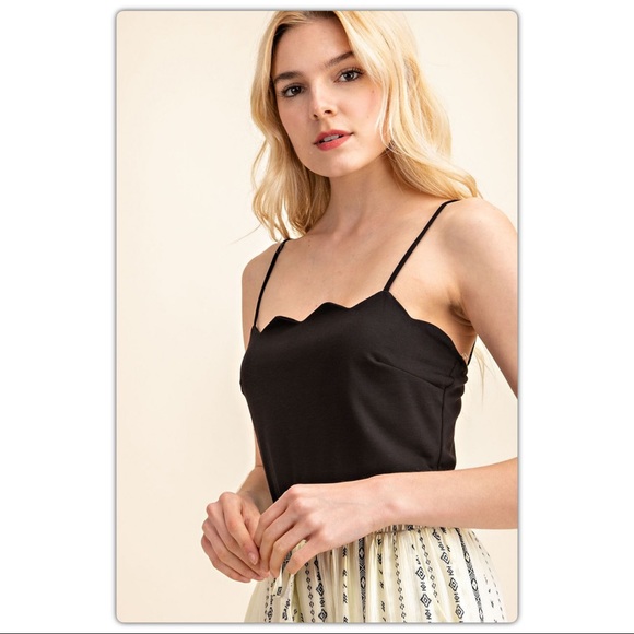 Black Scalloped Neck Tank Top - Picture 3 of 4